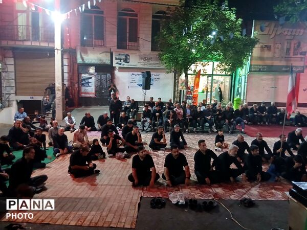 اجتماع شبانه مردم کرج  زیر پرچم اباعبدالله الحسین( ع)