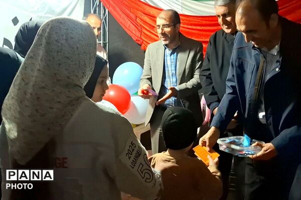 برپایی موکب «مدرسه رهبر شهید» در میدان هفت تیر نسیم‌شهر