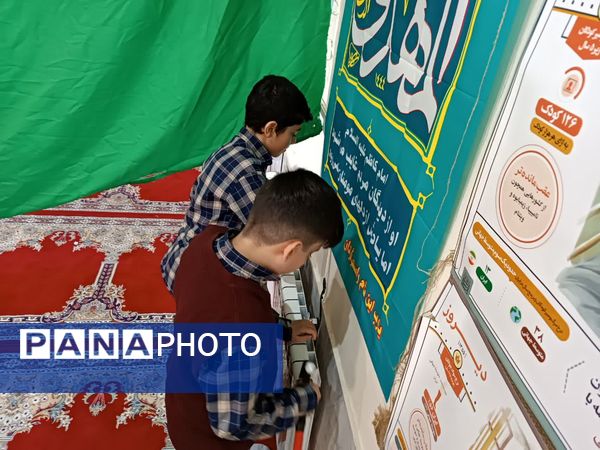 برپایی نمایشگاه مدرسه انقلاب در دبیرستان شهید رجایی