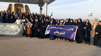 فرهنگیان اشترینان با روایتگران دفاع مقدس هم‌نوا شدند