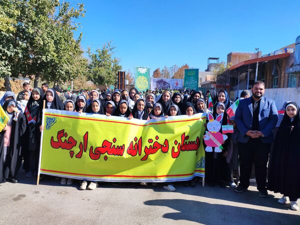 طنین شعارهای ضد استکباری در شاندیز