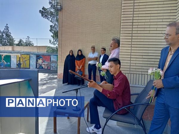 مراسم تقدیر از دبیران دبیرستان نمونه آیت الله خامنه‌ای