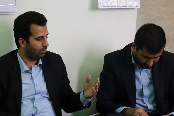 میز خدمت ویژه فرهنگیان در شهرستان پاکدشت به‌مناسبت گرامیداشت هفته معلم 