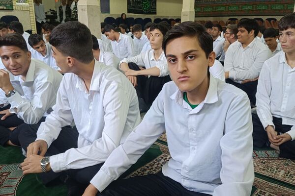 برگزاری مراسم هفته بسیج در هنرستان مجتمع فنی حرفه‌ای تهران در بهارستان‌دو