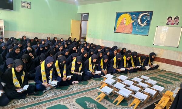 مراسم شهادت سیدحسن‌نصرالله در دبیرستان عشایری سیرجان 