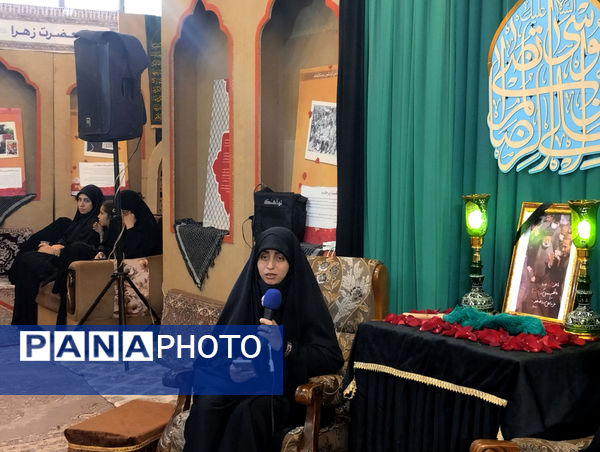 محفل شعرخوانی نخبگان ادبی با حضور مشاور رئیس‌جمهور شهید در قم