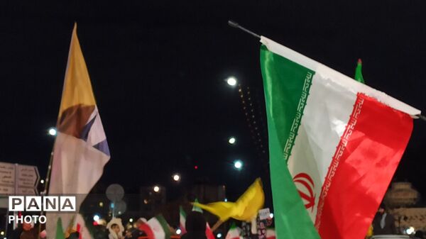 خروش مردم همیشه در صحنه مشهد در راهپیمایی های شبانه