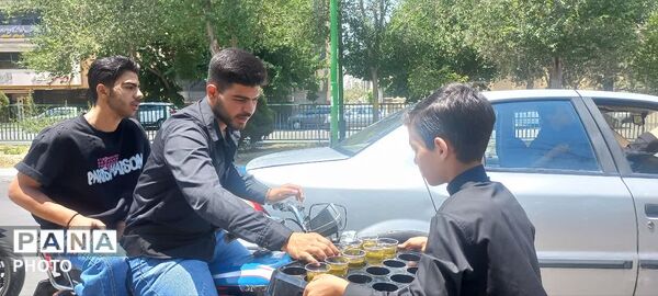پذیرایی موکب قمر بنی هاشم در ظهر روز تاسوعا