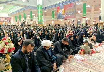 اجتماع دختران دانشجو در حرم حضرت معصومه(س)