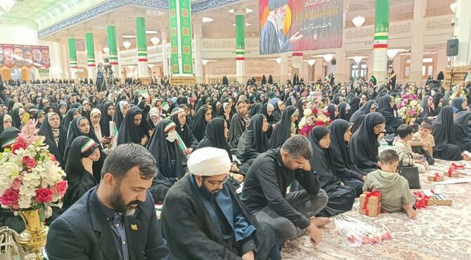اجتماع دختران دانشجو در حرم حضرت معصومه(س)