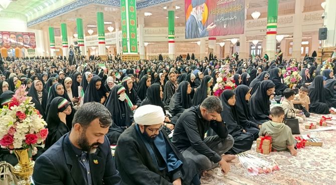اجتماع دختران دانشجو در حرم حضرت معصومه(س)