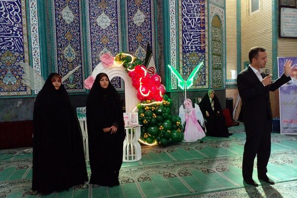 دختران مدرسه هدی 1 در خلعت زیبای عبادت