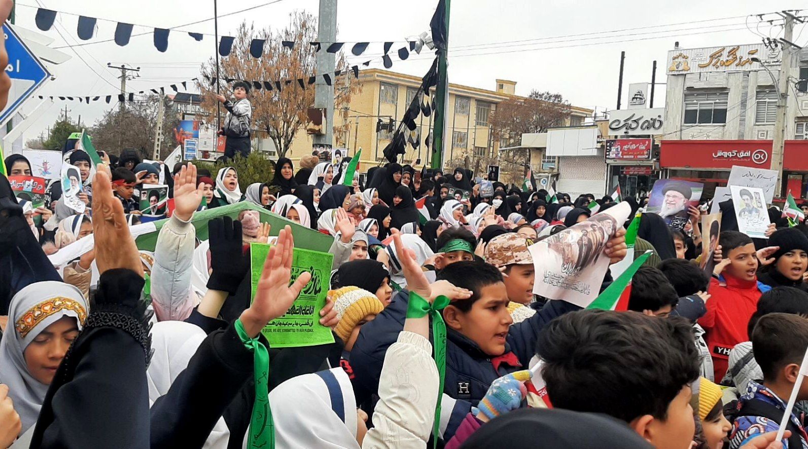 حضور پرشور‌ دانش آموزان در قدس امسال به یاد میناب 