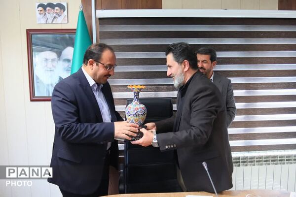 حضور استاندار همدان در کنار اعضای بهزیستی