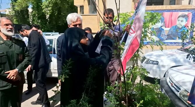 روایتی از عشق به وطن در چهلمین روز شهادت شهدای میناب و رهبر عزیزمان 