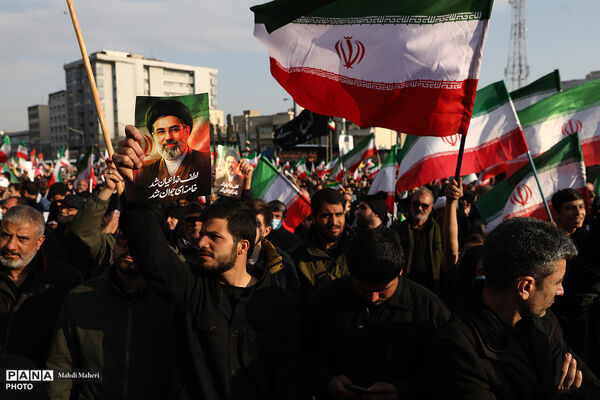 مراسم بیعت با سومین رهبر انقلاب در تهران - 2
