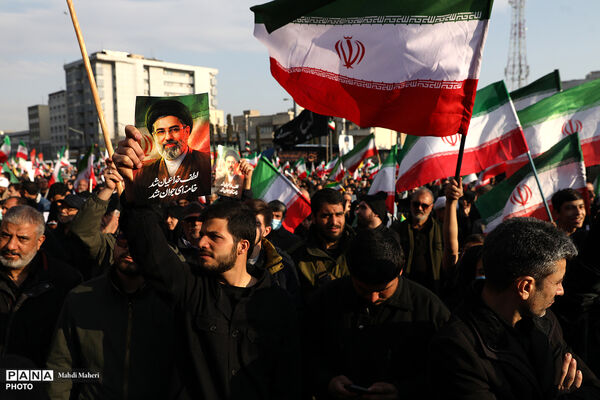 مراسم بیعت با سومین رهبر انقلاب در تهران - 2