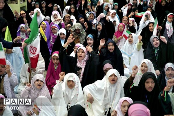  شور و شعور دخترانه در جشن میلاد حضرت معصومه (س) در همدان