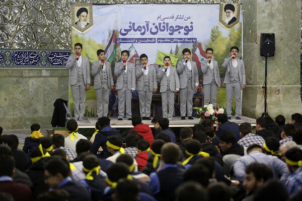 اجتماع «نوجوانان آرمانی» در حرم حضرت معصومه(س)
