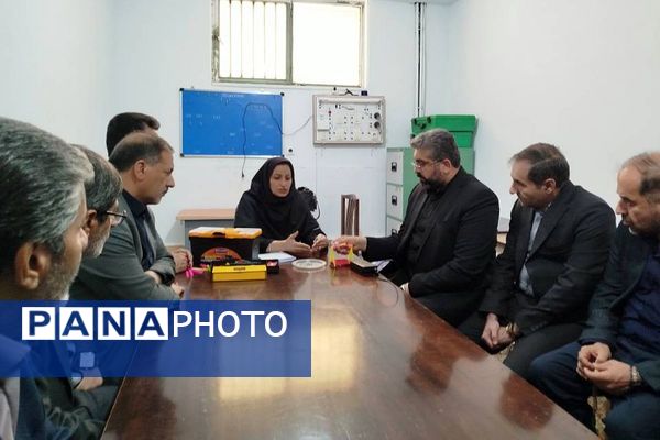 بازدید فرماندار و شورای شهرقدس از پژوهش‌سرای دکتر حسابی