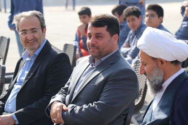 یادواره لاله‌های روشن در مدرسه تیزهوشان شهید بهشتی قرچک