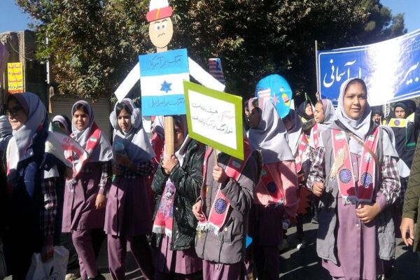 راهپیمایی یوم‌الله ۱۳ابان ماه در شهرستان نیشابور 