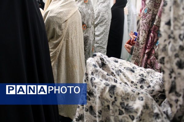 اقامه نماز جماعت در دبیرستان هجرانی پردیس به امامت امام جمعه شهرستان