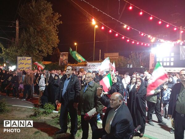 تجمع خودجوش مردم نظرآباد در حمایت از رزمندگان اسلام 