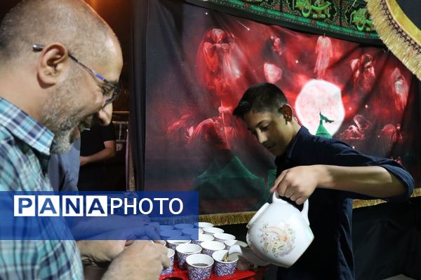خادمی نوجوانان در عزاداری سید و سالار شهیدان در مشهد
