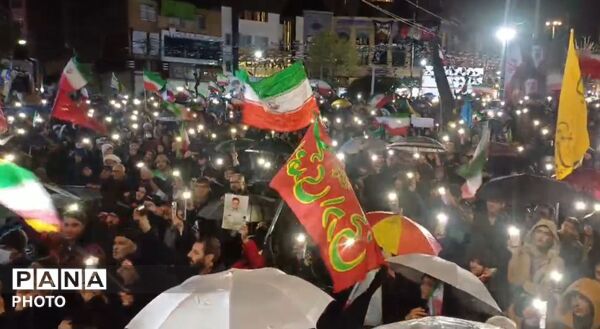 حضور پرشور مردم شهرستان فردیس در خیابان‌ها برای بیعت با رهبر انقلاب