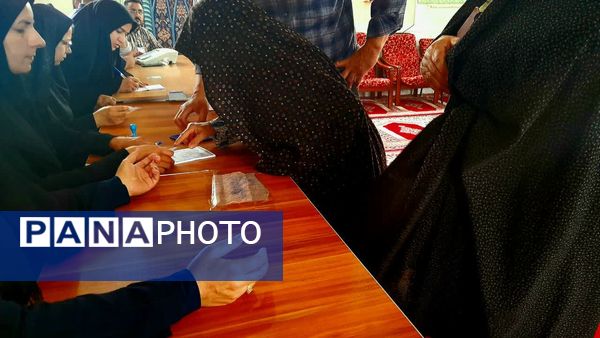 حضور شورآفرین مردم شهرستان راور در پای صندوق‌های رای