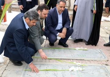 تجدید میثاق مدیرکل آموزش‌وپرورش استان مرکزی و مجموعه معاونت پرورشی‌و‌فرهنگی با شهدای‌فرهنگی در گلزار شهدای اراک