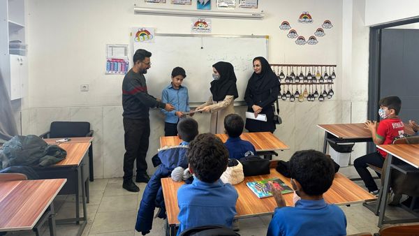 تقدیر از برگزیدگان ویژه‌برنامه هفته جهانی فضا در مدارس حاجی‌آباد
