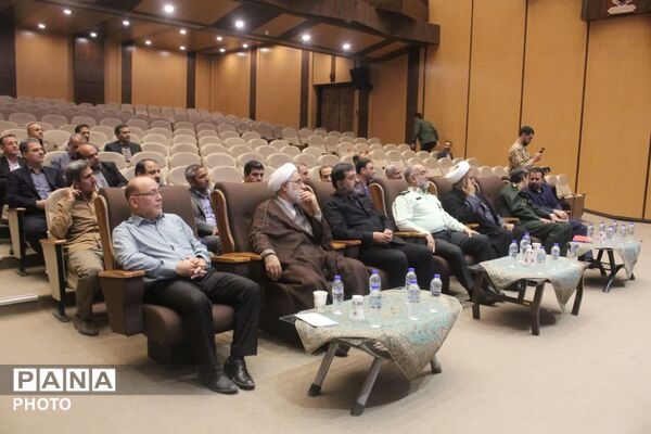 رونمایی از نخستین جلد دانشنامه دفاع مقدس استان قم