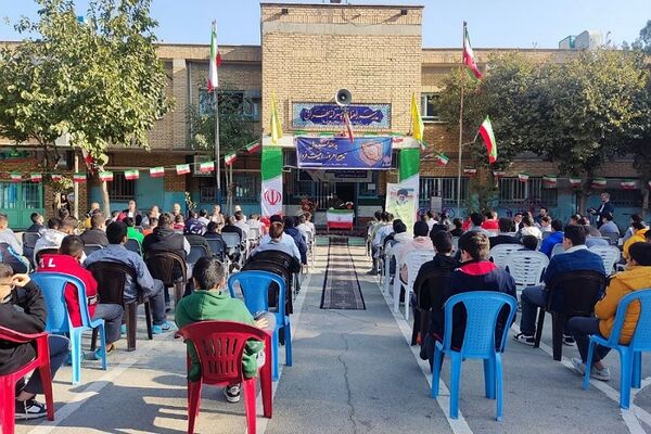 آیین نواختن زنگ پدافند غیرعامل در دبیرستان تهرانی باقرشهر 