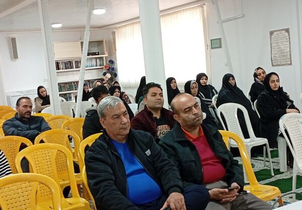 جلسه هدایت تحصیلی پایه نهمی دبیرستان میثاق ویژه والدین 