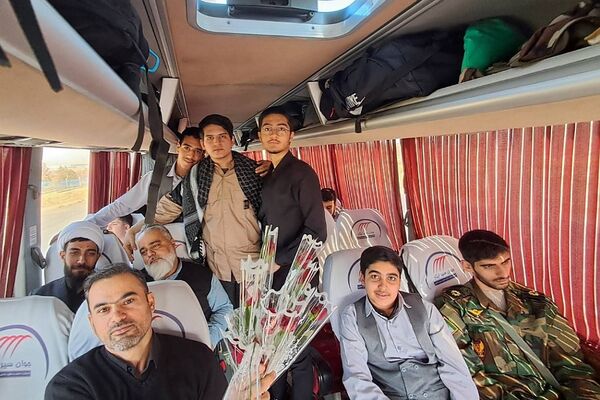 حضور دانش‌آموزان دبیرستان فرهنگیان شهید بهشتی ناحیه 2 شهرری در اردوی راهیان نور 
