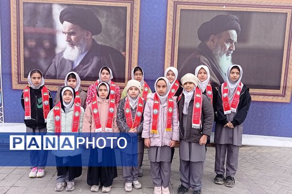 تجدید میثاق دانش‌آموزان پیشتاز ناحیه دو شهرری با امام و شهدا 