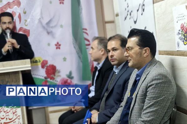 بیعت نوجوانان مدرسهٔ امام خمینی (ره) قرچک با آرمان‌های امام راحل در چهل و هفتمین جشن پیروزی انقلاب 