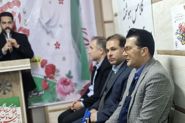 بیعت نوجوانان مدرسهٔ امام خمینی (ره) قرچک با آرمان‌های امام راحل در چهل و هفتمین جشن پیروزی انقلاب 