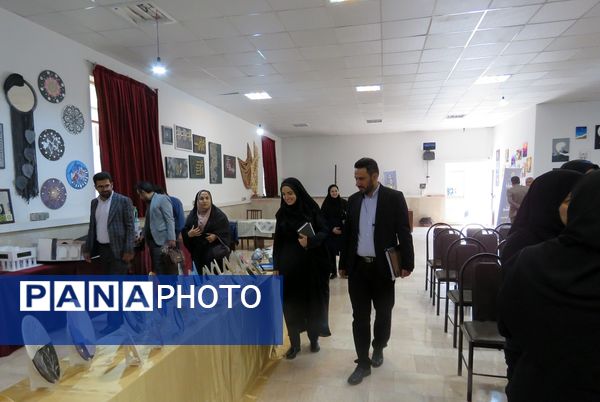 برپایی نمایشگاه آثار هنرجویان هنرستان های منطقه پردیس به مناسبت هفته مشاغل