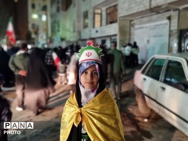 حضور کودکان در میدان قوت قلب رزمندگان اسلام 