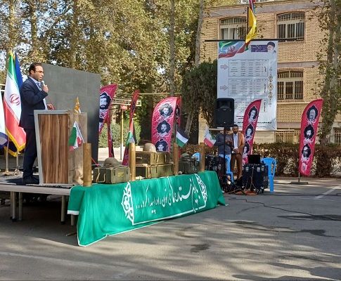  یکی از ارزش‌هایی که در مدارس باید نهادینه شود،احترام به پرچم مقدس جمهوری اسلامی ایران است