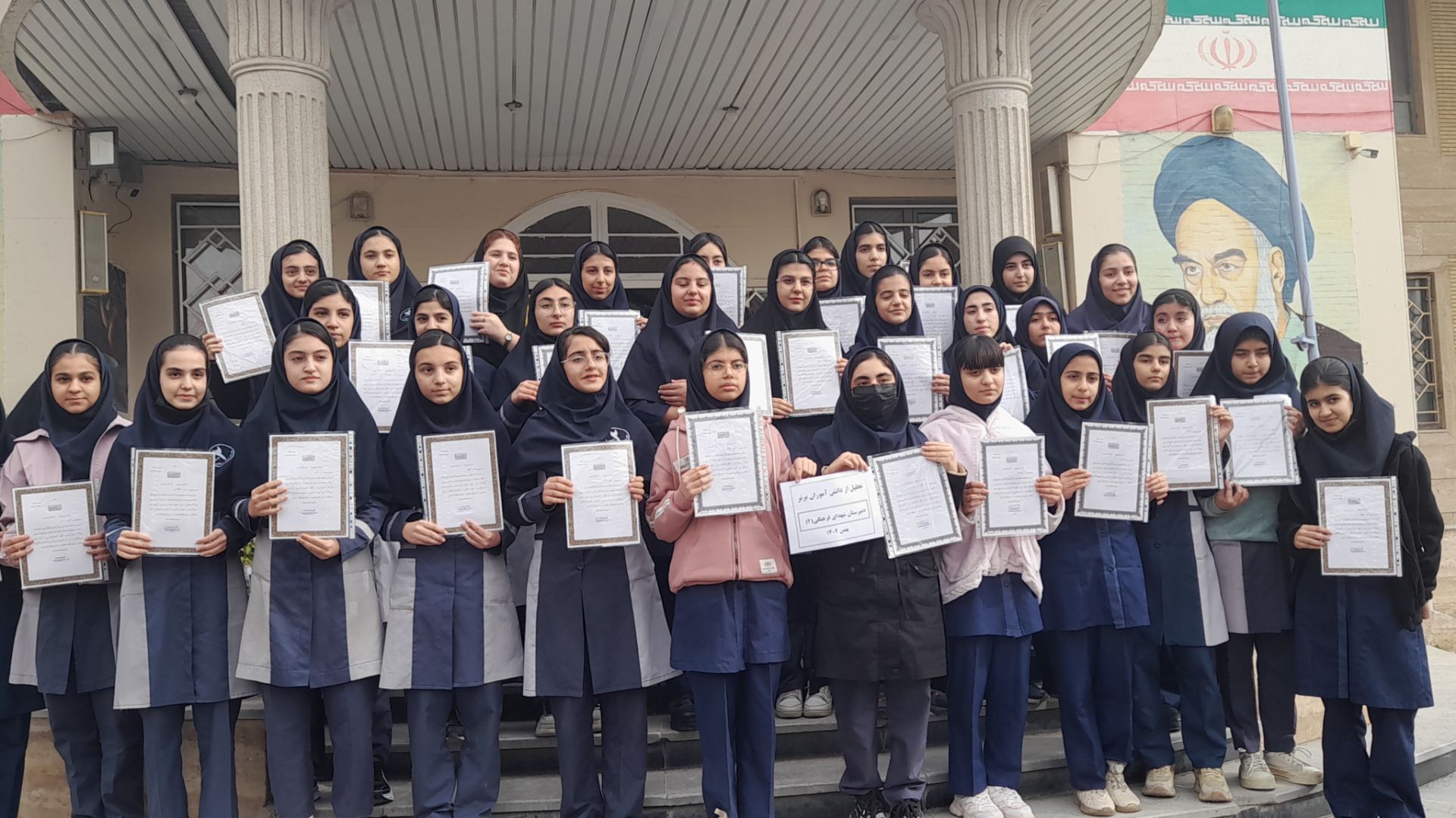 حضور حماسی دانش‌آموزان «شهدای فرهنگی ۲» در جشن سالگرد پیروزی انقلاب اسلامی  