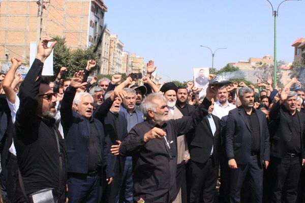 تشییعی که بهارستان را یکپارچه عزادار و مفتخر کرد