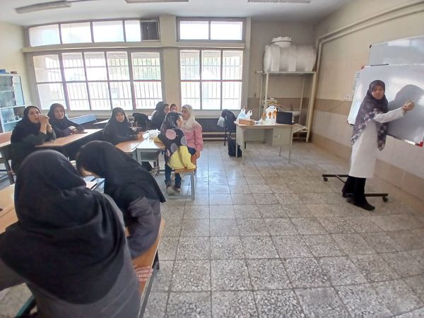 اجرای طرح پایگاه تابستانی در دبیرستان حدیث کسا ناحیه یک شهرری
