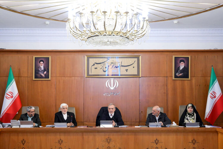 افزایش عیدی کارکنان دولت به ۱۰ میلیون تومان