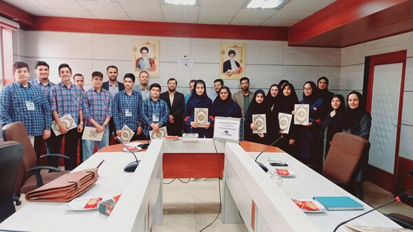 تقدیر از دانش‌آموزان برگزیده علمی‌پژوهشی در اداره آموزش و پرورش شهرستان ملارد