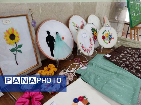 نمایشگاه دست‌سازه‌های دانش‌آموزی و تجلیل از فعالان نماز 