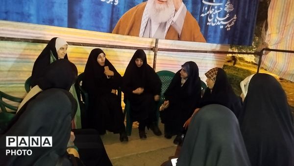 طنین دوباره شعارهای وفاداری در نورآباد؛ نود و هشتمین شب بیعت با رهبر انقلاب
